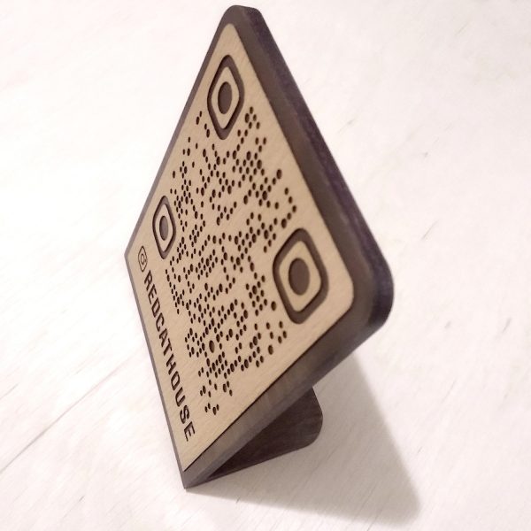 инстаграм визитка настольная наклонная с QR-кодом из шпона заказать минск